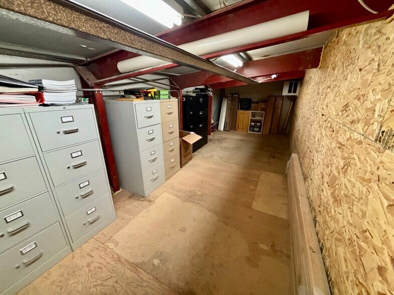 More Photos Of 412 E Railroad Ave N, Manhattan Warehouse For Sale