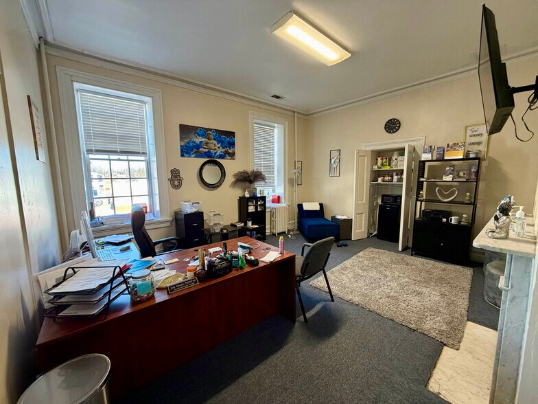 More Photos Of 5209 York Rd, Baltimore Office For Sale