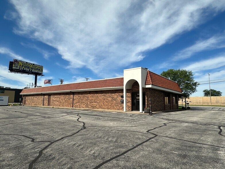 More Photos Of 16475 Van Dam Rd, South Holland Flex For Sale