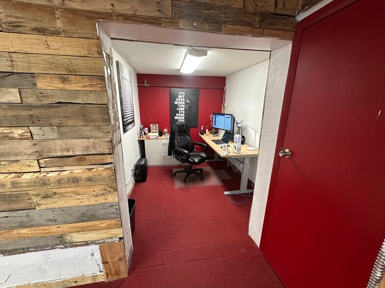 More Photos Of 595 S 2nd Ave, Brighton Office Residential For Lease