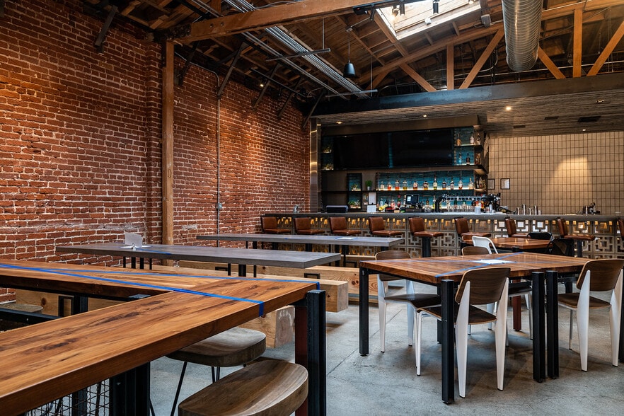 More Photos Of 30 W Green St, Pasadena Storefront For Lease