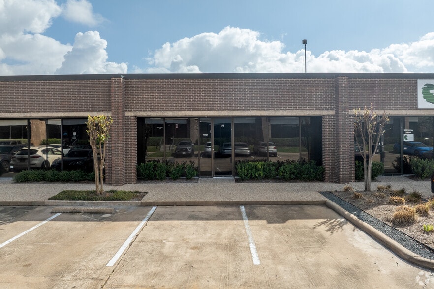 More Photos Of 16203 Park Row, Houston Light Distribution For Lease