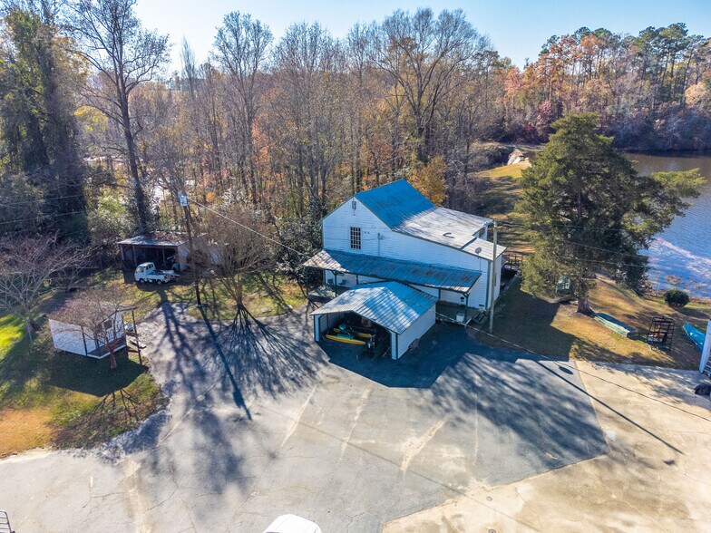 More Photos Of 8214 Panther Lake Rd, Willow Spring Flex For Lease