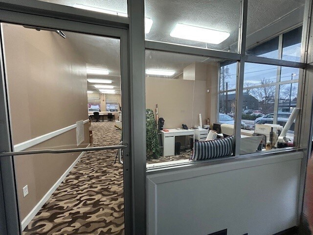 More Photos Of 211 W 24th St, Norfolk Warehouse For Lease