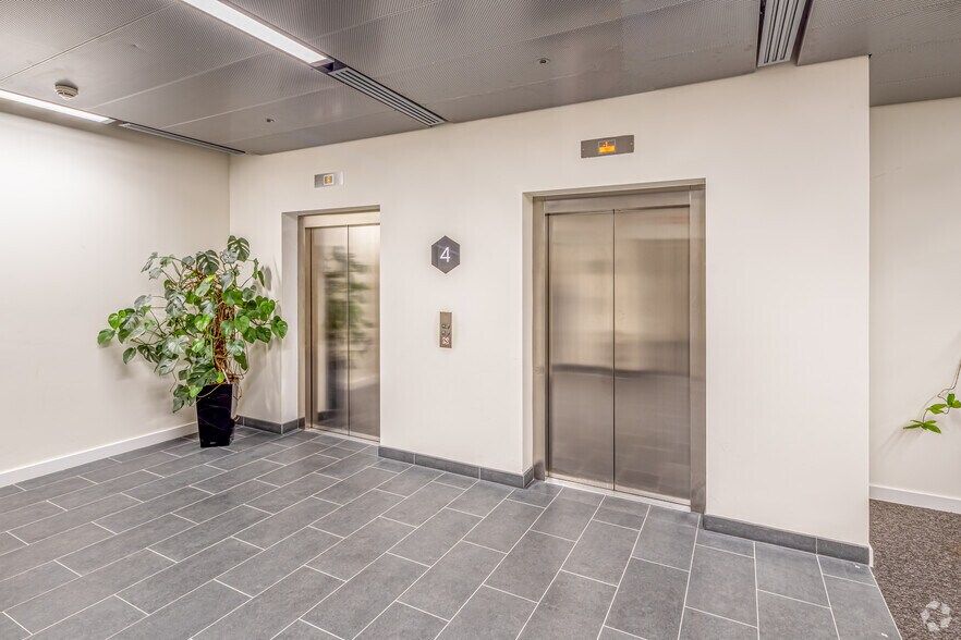 More Photos Of 25 Wilton Rd, London Coworking Space