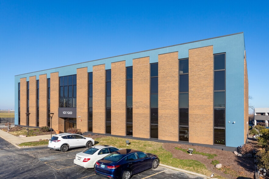 More Photos Of 10700 W Higgins Rd, Rosemont Office For Sale