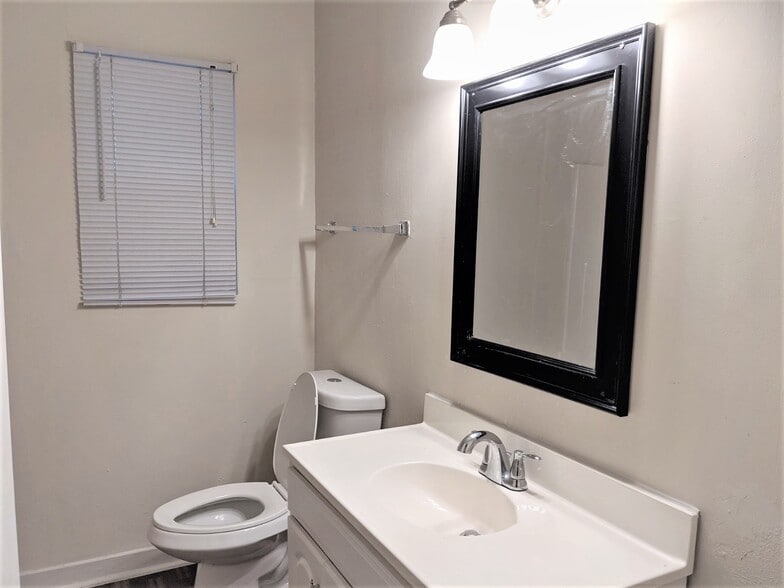 More Photos Of 704 E 22nd St, Houston Apartments For Sale