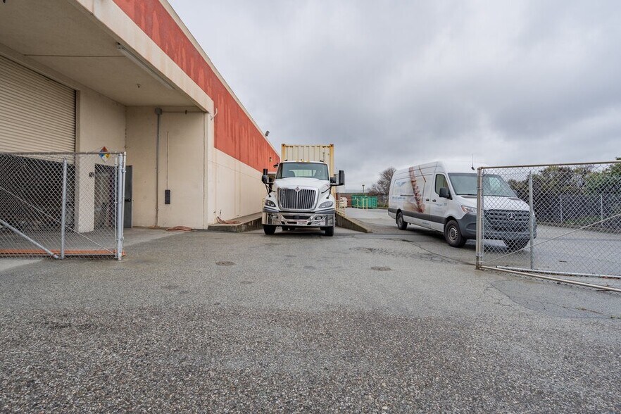 More Photos Of 255 Apollo Way, Hollister Warehouse For Lease