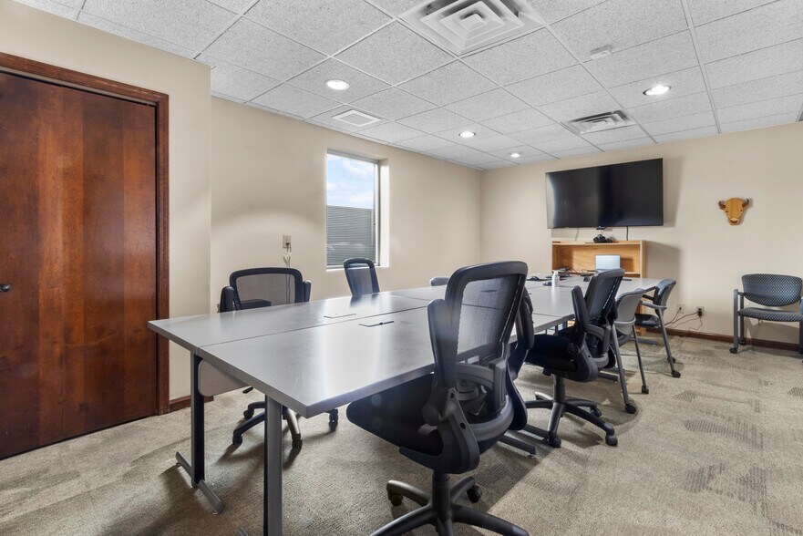 More Photos Of 8180 Country Club Pl, Indianapolis Warehouse For Sale