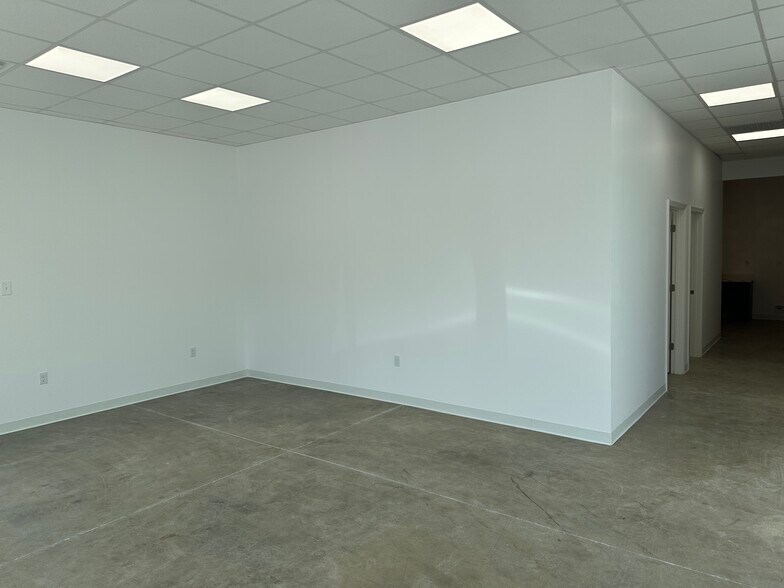 More Photos Of 18901 Ashley Rd, Houston Unknown For Lease