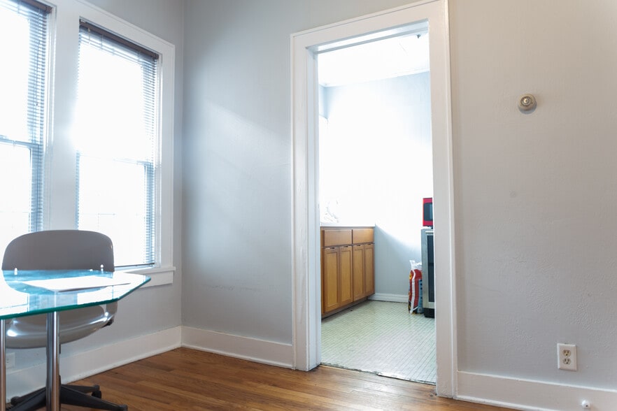 More Photos Of 355 N College Ave, Fayetteville Office Residential For Lease