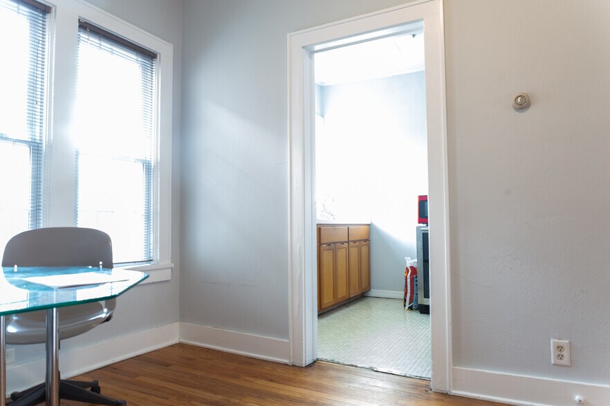 More Photos Of 355 N College Ave, Fayetteville Office For Sale