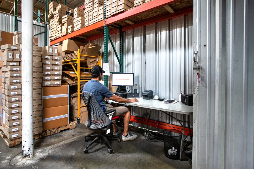 More Photos Of 3341 75th Ave, Landover Warehouse For Lease