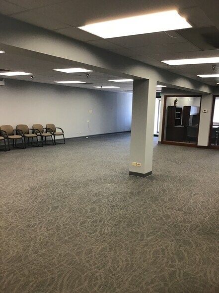 More Photos Of 435 W 194th St, Glenwood Manufacturing For Lease