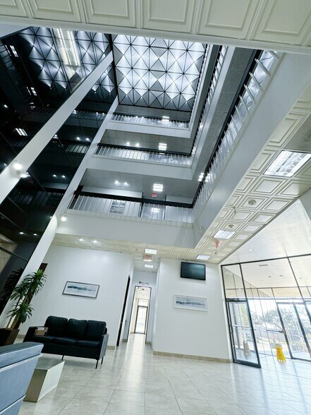 More Photos Of 6430 Richmond Ave, Houston Office Residential For Lease