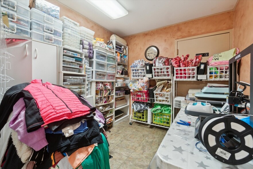 More Photos Of 4344 Richfield Rd, Flint Office For Sale