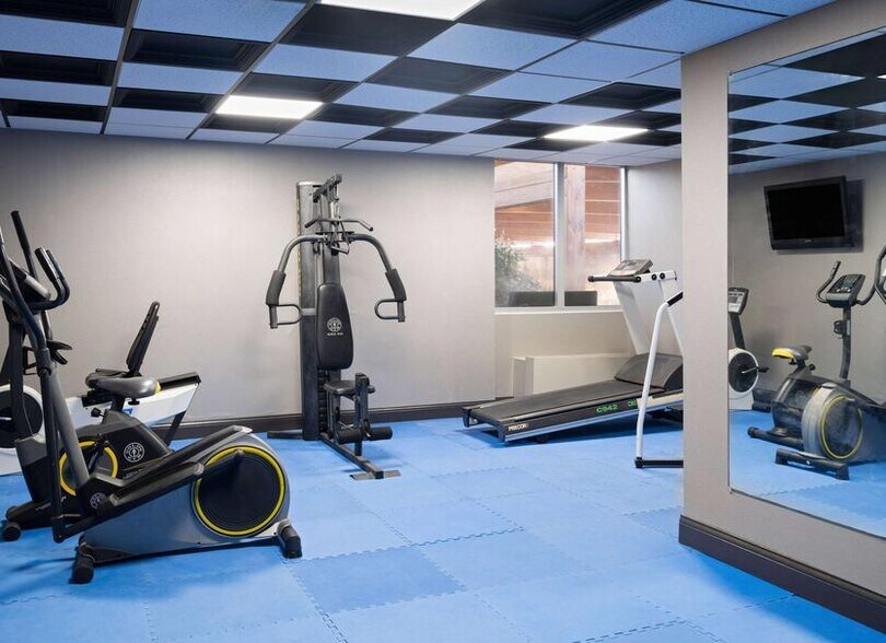 More Photos Of 833 W Main St, Gaylord Hotel For Sale