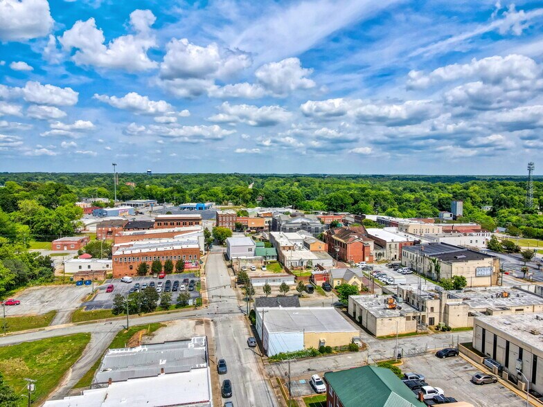 More Photos Of 221 W Laurens St, Laurens Medical For Lease