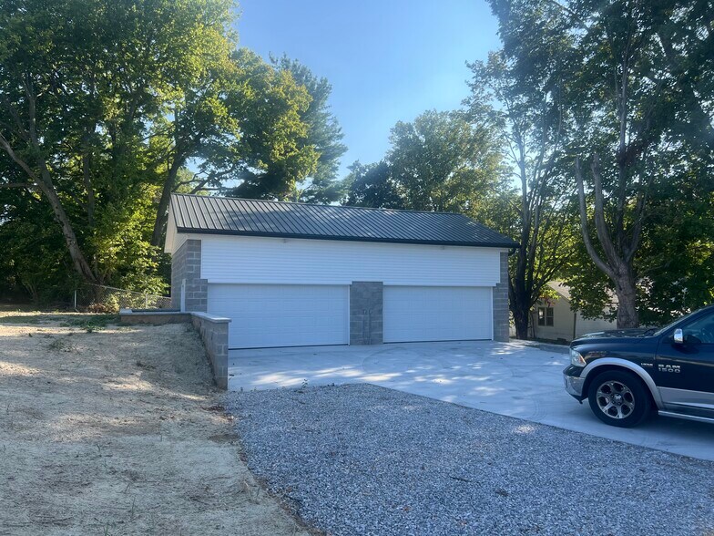 More Photos Of 205 Walker St, Franklin Multifamily For Lease