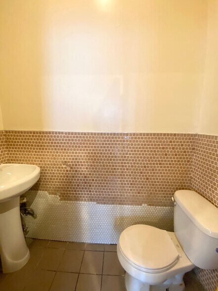 More Photos Of 1159 Flatbush Ave, Brooklyn General Retail For Lease