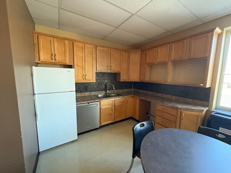 More Photos Of 3550 N Washington Blvd, Indianapolis Medical For Lease