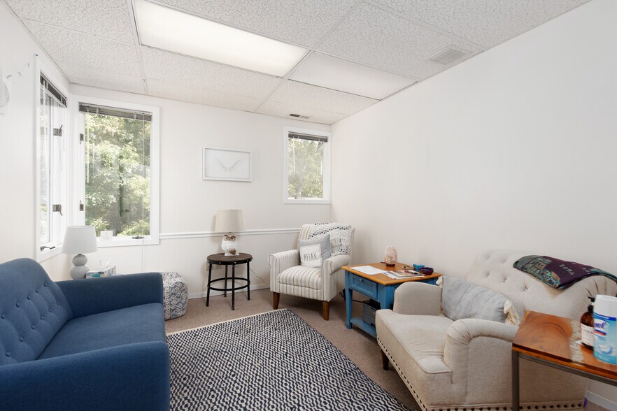 More Photos Of 155 Sycamore St, Glastonbury Office For Lease