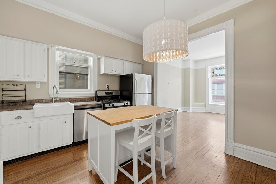 More Photos Of 2424-2428 N Geneva Ter, Chicago Apartments For Sale