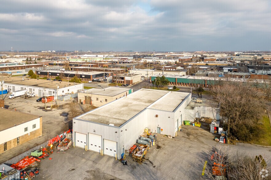 More Photos Of 2700 Rue Sabourin, Montréal Warehouse For Sale