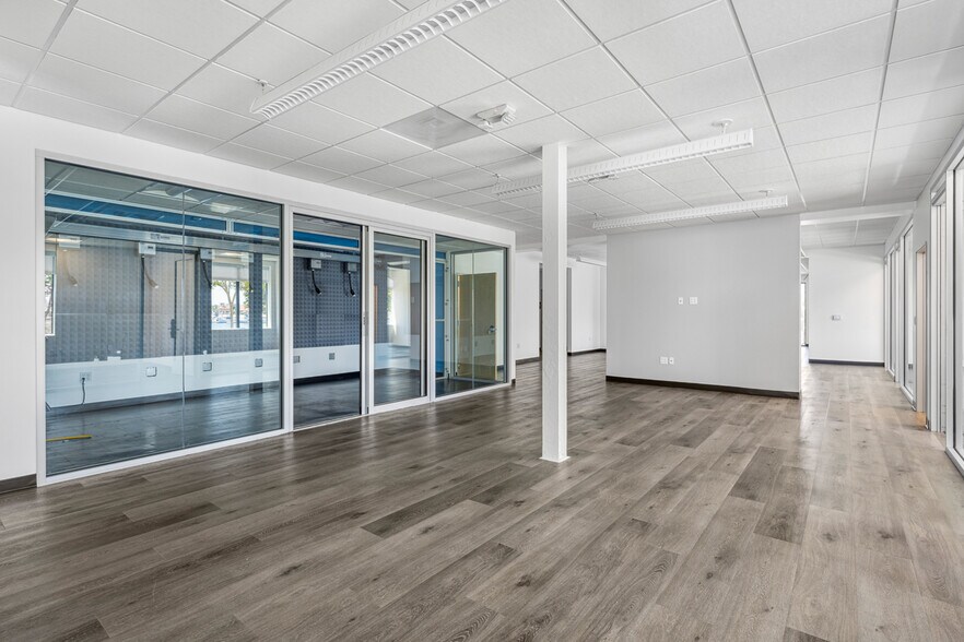 More Photos Of 2837 Historic Decatur Rd, San Diego Office For Sale