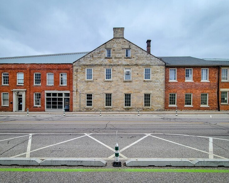 More Photos Of 64 Hatt St, Hamilton Light Manufacturing For Lease