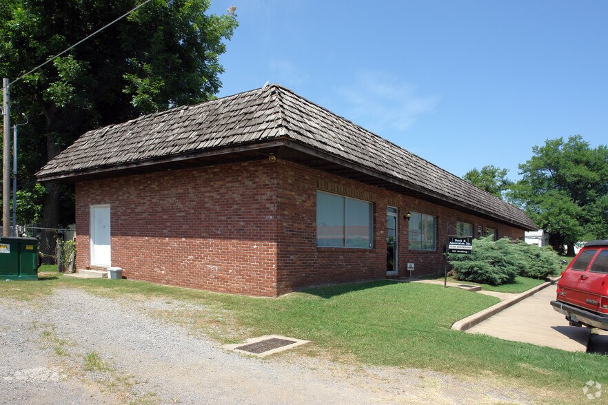 More Photos Of 901 E Callahan St, Muskogee Office For Sale