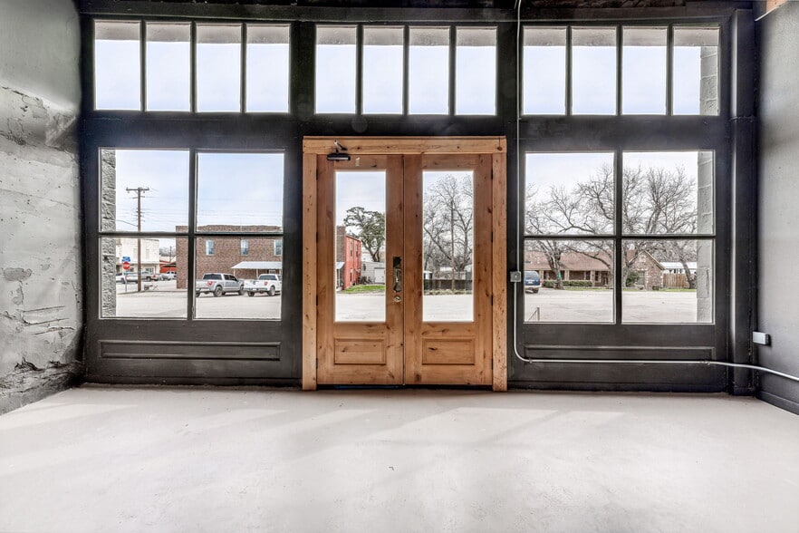 More Photos Of 104 S Kickapoo St, Lipan General Retail For Lease