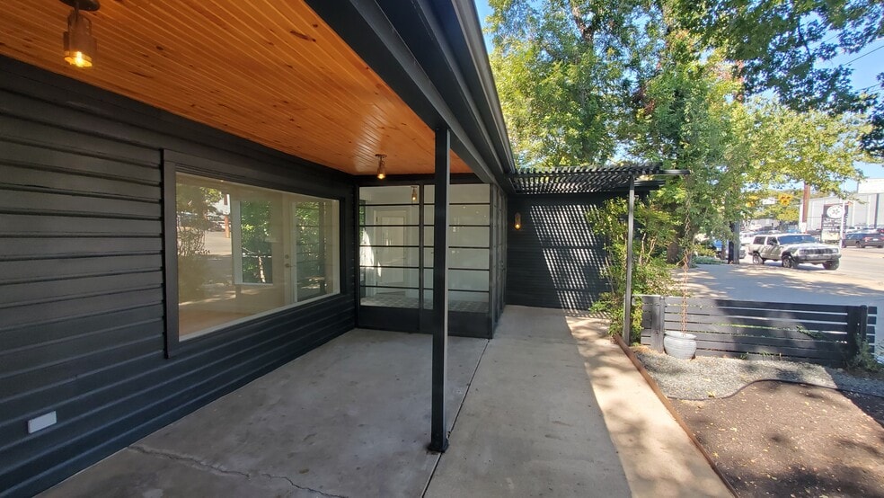 More Photos Of 1405 E 38th 1/2 St, Austin Office For Lease