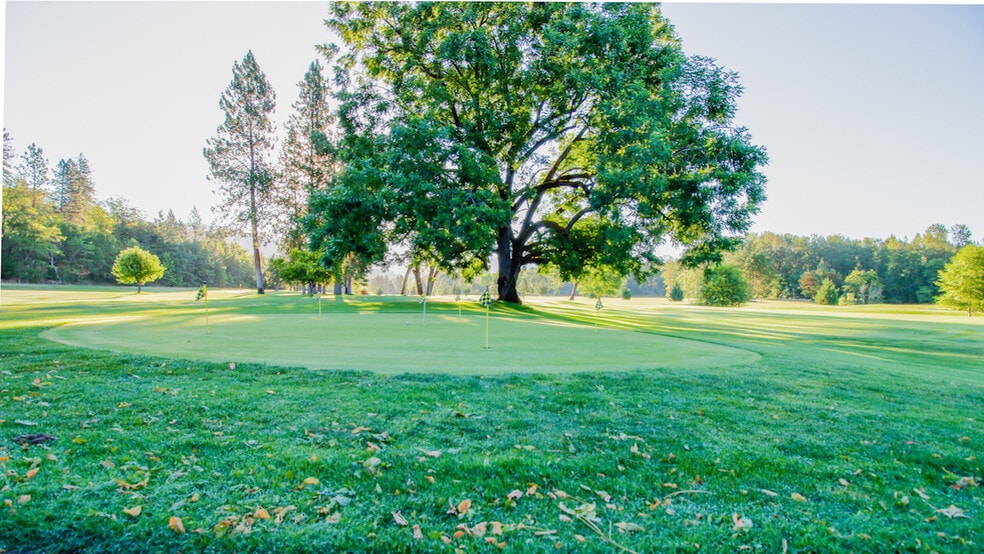 More Photos Of 7350 New Hope Rd, Grants Pass Golf Course Driving Range For Sale