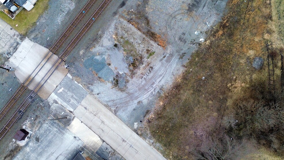 More Photos Of 16 Madison St, Leetonia Flex For Sale