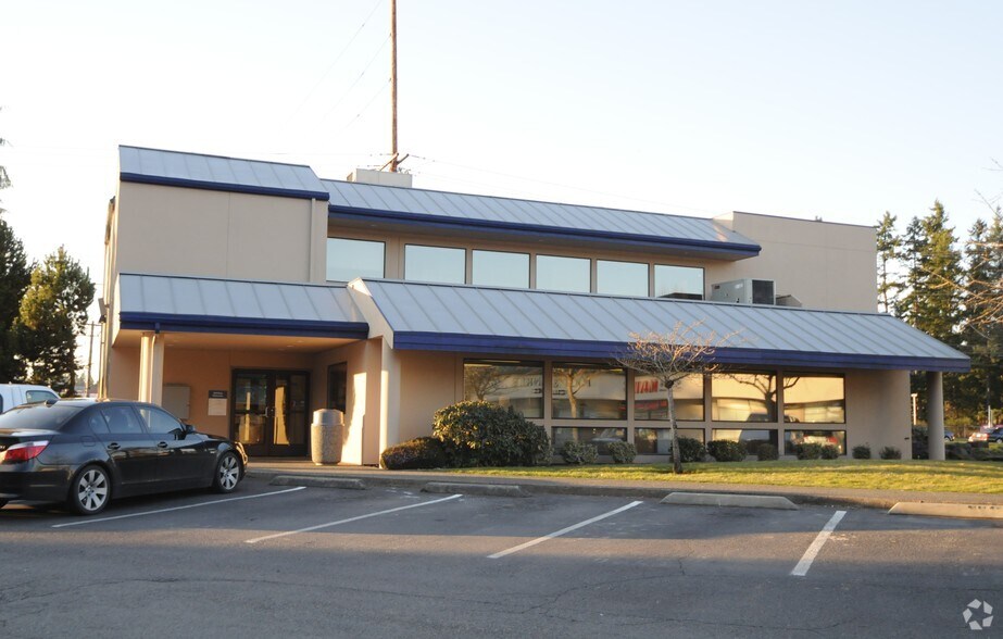 More Photos Of 17601 SE 272nd St, Covington Bank For Lease