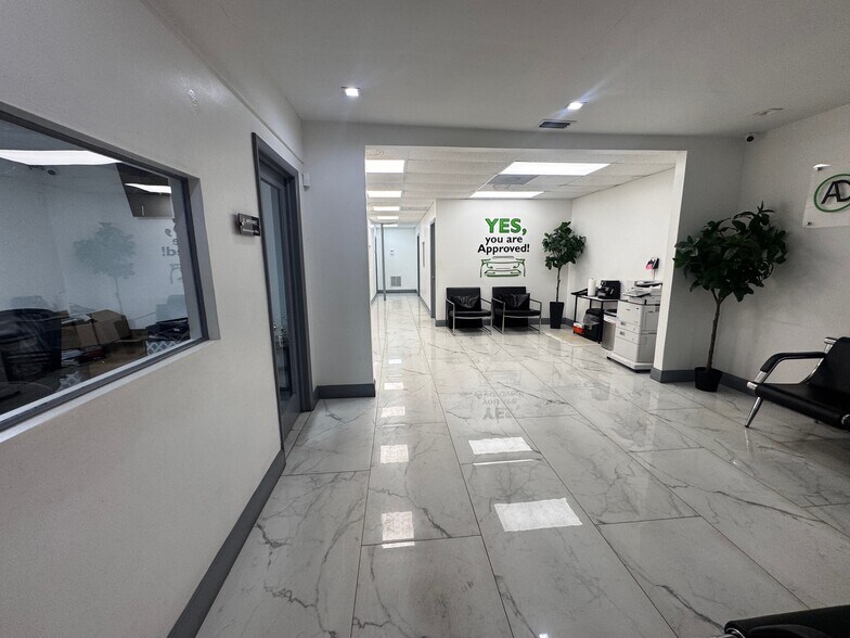 More Photos Of 19001 NW 2nd Ave, Miami Auto Dealership For Lease