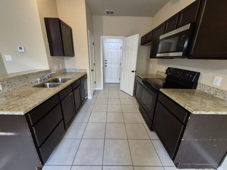 More Photos Of 8710 Vista de Nubes, Converse Apartments For Sale
