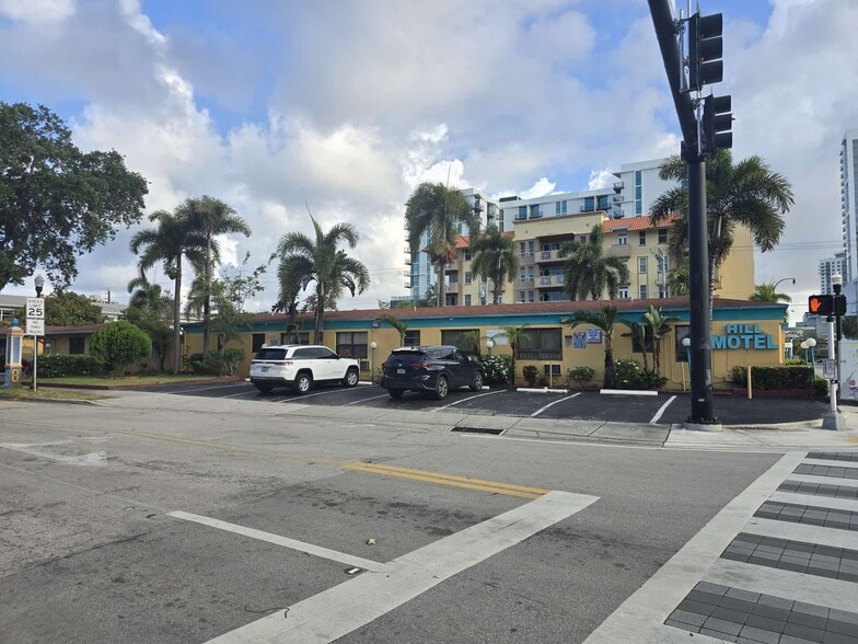 More Photos Of 418 S Federal Hwy, Hollywood Hotel For Sale