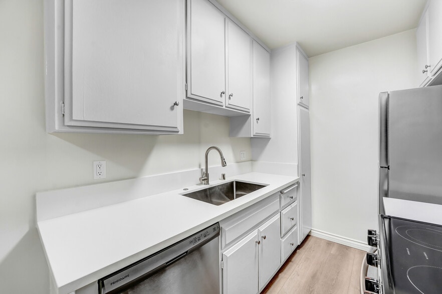 More Photos Of 824 Maple St, Santa Monica Apartments For Sale