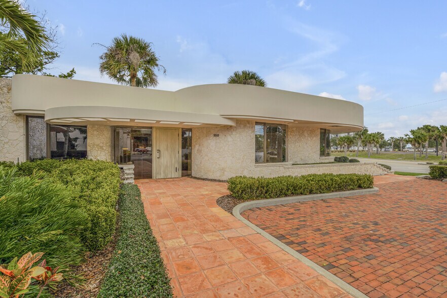 More Photos Of 100-104 Riverside Dr, New Smyrna Beach Office For Sale