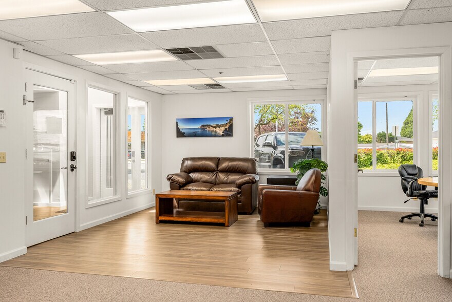 More Photos Of 1524 Market St, Kirkland Office For Lease