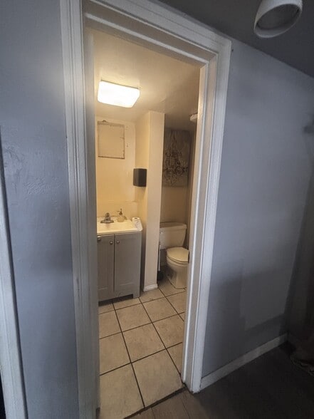 More Photos Of 1222 H St, Modesto Storefront For Lease