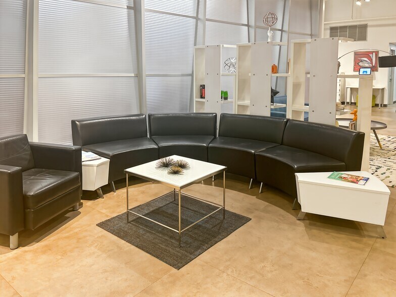 More Photos Of 2333 Ponce de Leon Blvd, Coral Gables Coworking Space