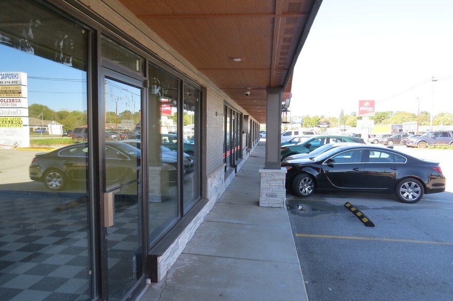 More Photos Of 265 Morthland Dr, Valparaiso Storefront Retail Office For Lease