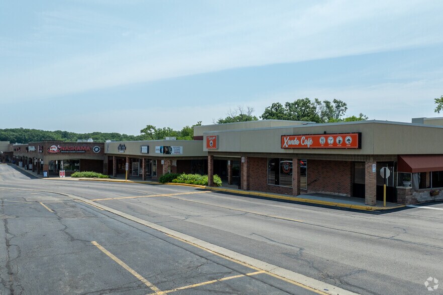 More Photos Of 8631-8729 W 95th St, Hickory Hills Supermarket For Lease