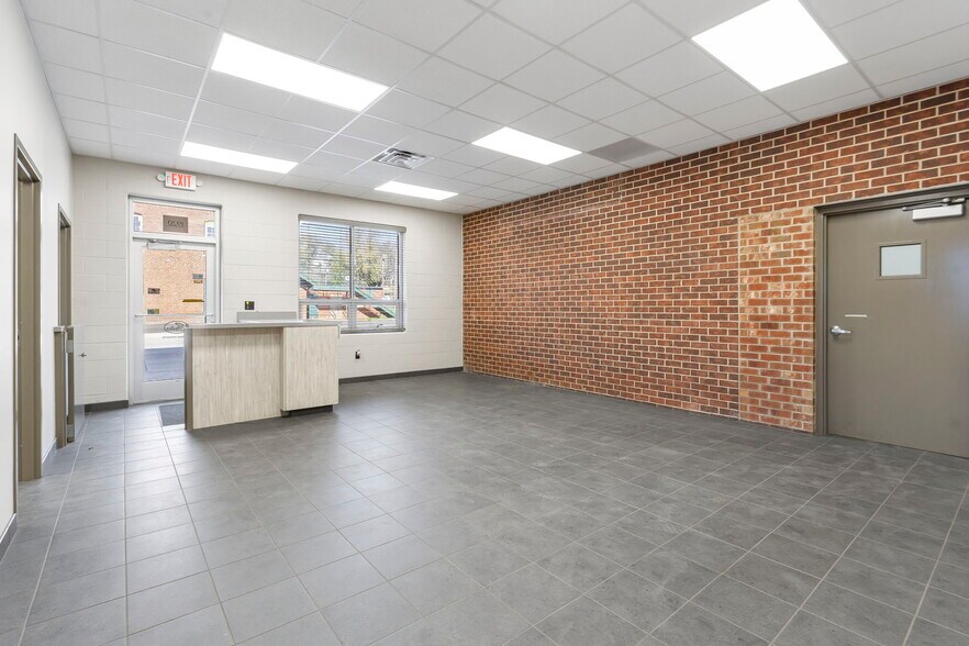 More Photos Of 1920 N National Ave, Springfield Warehouse For Lease