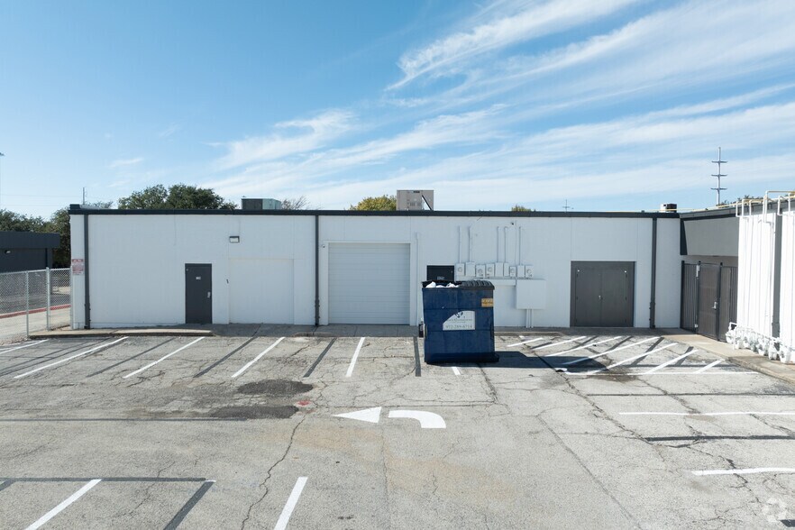 More Photos Of 1720-1780 Northwest Hwy, Garland Storefront Retail Office For Lease