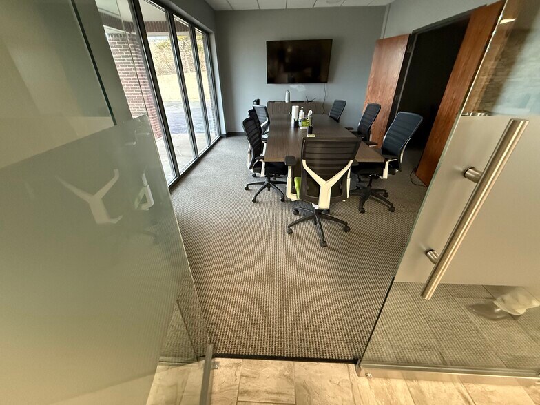 More Photos Of 255 NW Blue Pky, Lee's Summit Office For Lease