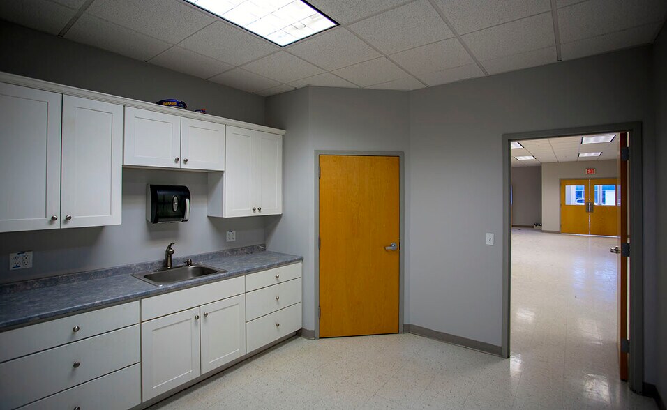 More Photos Of 248 Mill Rd, Chelmsford Research And Development For Lease